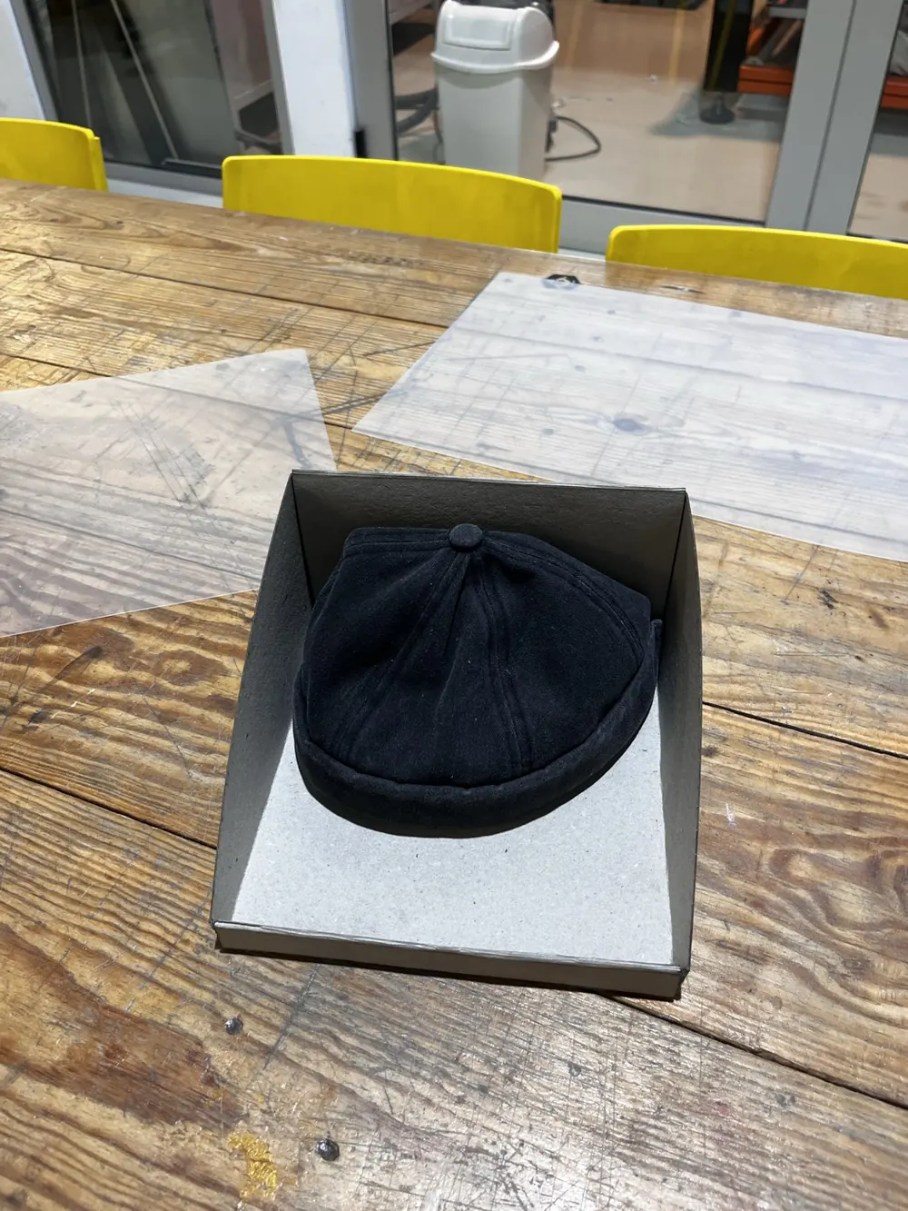 The tray with a black cap sitting in it